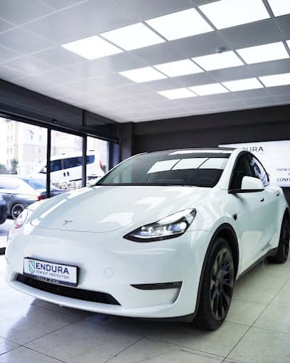 Tesla Model Y Beyaz