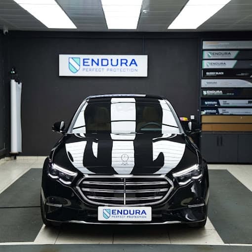 Mercedes-Benz E-Serisi Lüks Sedan Siyah Renk - Cam Filmi uygulaması